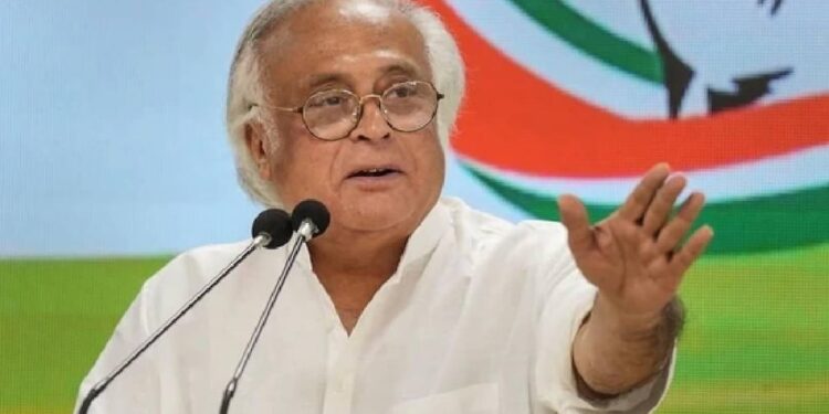 पेट्रोल डीजल का मुनाफा लोगों में बांटे सरकार: कांग्रेस