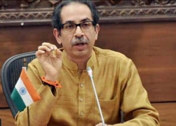 देश की राजनीति आईपीएल जैसी है, कौन किस तरफ से खेलता है पता ही नहीं चलता: उद्धव ठाकरे