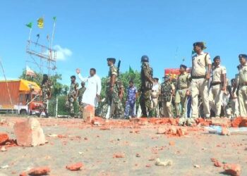 मोहर्रम के झंडे लगाने को लेकर बिहार के दरभंगा में मचा बवाल, थाना प्रभारी समेत अन्य घायल