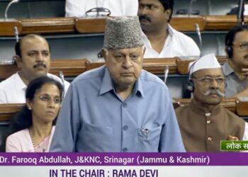 केंद्र पर जमकर निशान साधे फारूक अब्दुल्ला, बोले कि कब तक शक करेंगे कि हम पाकिस्तानी हैं