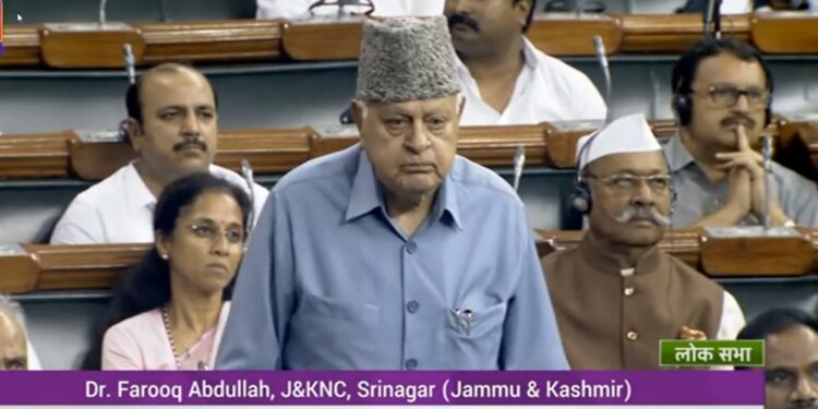 केंद्र पर जमकर निशान साधे फारूक अब्दुल्ला, बोले कि कब तक शक करेंगे कि हम पाकिस्तानी हैं