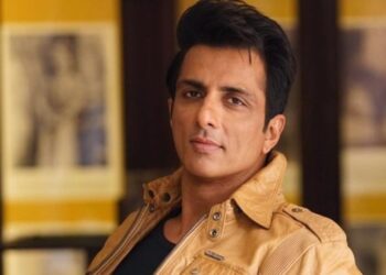 مرکزی بورڈ آف ڈائریکٹ ٹیکسز کا کہنا ہے کہ سونو سود نے 20 کروڑ روپے کا ٹیکس چوری کیا