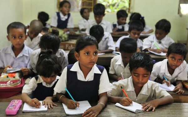 بھارت میں  تعلیمی خلیج وسیع، بچوں کو سکول واپس لانا ضروری: اقوام متحدہ