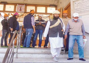 گردوارہ نے بھی نماز کیلئے اپنے دروازے کھول دئیے