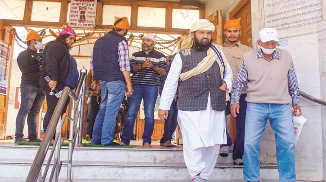 گردوارہ نے بھی نماز کیلئے اپنے دروازے کھول دئیے