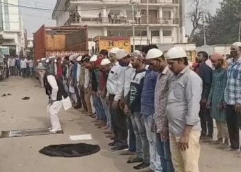 ہندوستان میں ہندو انتہا پسندوں نے نماز جمعہ کے دوران ’جے شری رام‘ کے نعرے لگا دیے