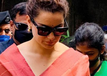 دہلی اسمبلی کی کمیٹی نے اداکارہ کنگنا راناوت کو فرقہ وارانہ انتشار اور نفرت پھیلانے کے الزام میں طلب کیا