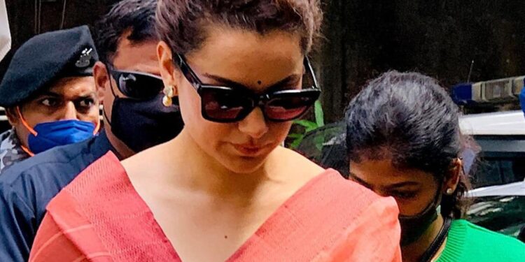 دہلی اسمبلی کی کمیٹی نے اداکارہ کنگنا راناوت کو فرقہ وارانہ انتشار اور نفرت پھیلانے کے الزام میں طلب کیا