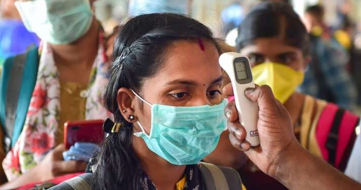 بنگلورو پہنچنے پربین الاقوامی مسافروں کو جن کا کورونا ٹیسٹ منفی آیا ہے انہیں 7 دنوں کے لیے قرنطینہ میں رکھا جائے گا