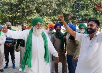 کسانوں کی تحریک کے سامنے سرجھکاتے ہوئے وزیر اعظم نریندر مودی نے تینوں زرعی قوانین کو منسوخ کرنے کا اعلان کیا۔