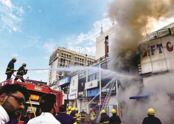 نوی ممبئی :واشی کی دکان میں آتشزدگی ، لاکھوں کا نقصان