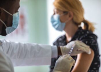 ملک میں کورونا وائرس کے ایکٹیو کیسز کی شرح گھٹ کر 0.39 فیصد