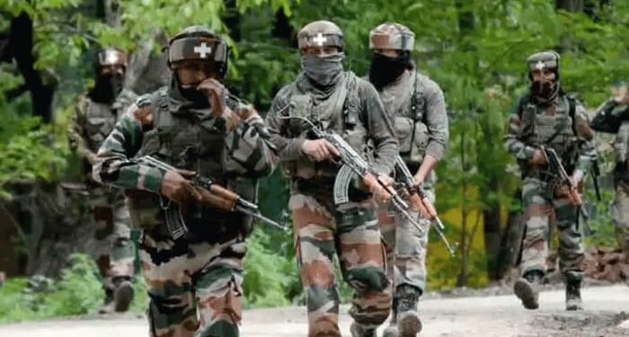 جموں و کشمیر کے شوپیاں میں جھڑپ شروع