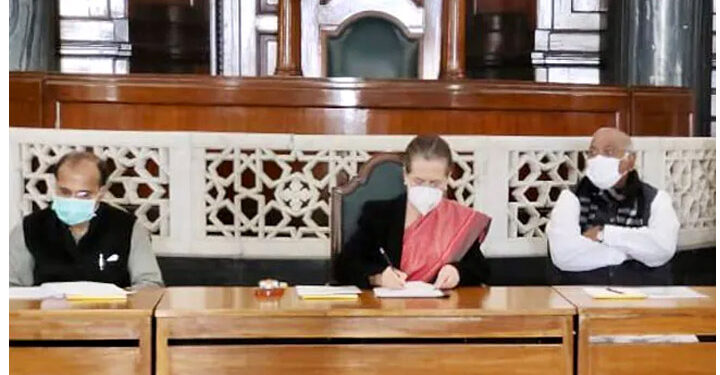 کسانوں کے مسئلہ پر کانگریس ثابت قدم رہے گی: سونیا