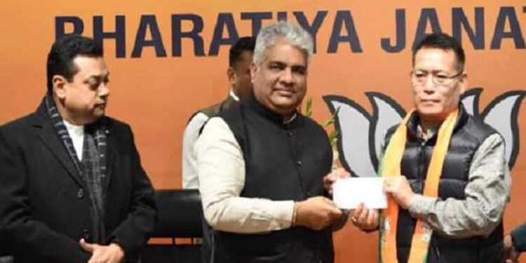 منی پور کے وزیر کھیل ہااوکیپ بی جے پی میں شامل