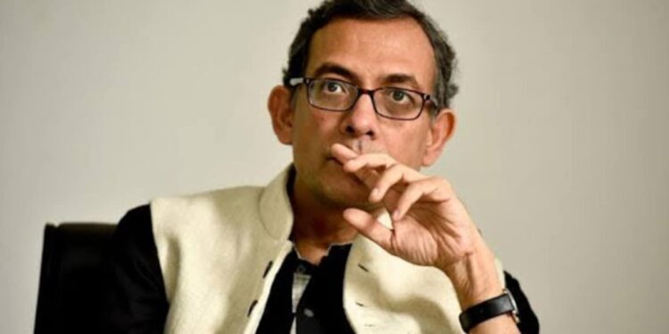 ہندوستان کے لوگ گہری تکلیف میں ہیں اور معیشت نازک دور میںہے