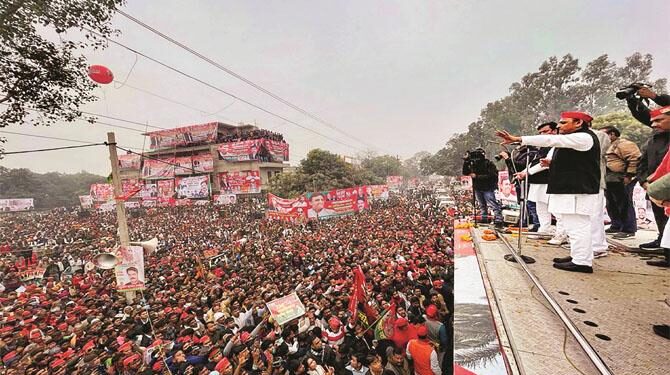 اُترپردیش میں بی جے پی اور سماجوادی کے درمیان زبانی جنگ تیز