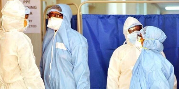 ملک میں کورونا نے پھر پکڑی رفتار، نو ہزار سے زائد نئے کیسز