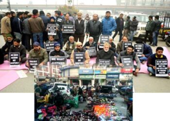 ایس ایم سی کی انہدامی کارروائی کے خلاف ہری سنگھ ہائی سٹریٹ میں ہڑتال