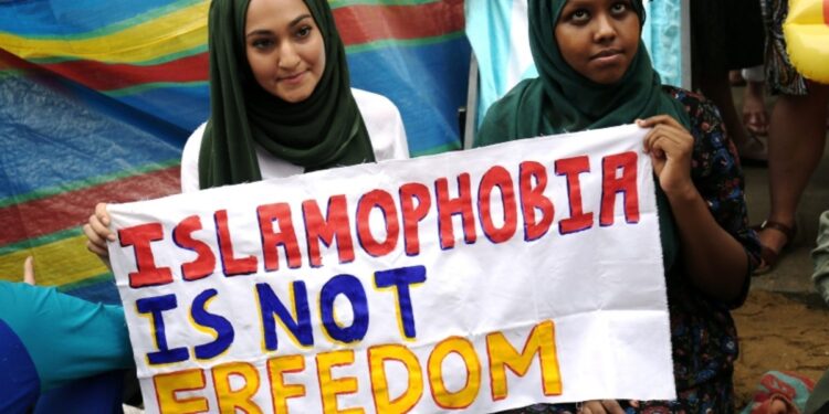 اسلامو فوبیا کے بل کی حمایت میں 219 ووٹ اور مخالفت میں 212