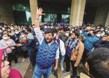 ملک بھر کےجونیئر ڈاکٹر ہڑتال پر ،طبی خدمات مفلوج