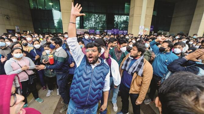 ملک بھر کےجونیئر ڈاکٹر ہڑتال پر ،طبی خدمات مفلوج