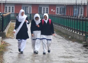 سرکاری اسکولوں میں بچوں کے داخلے کے لئے محکمہ کتابیں دستیاب نہیں