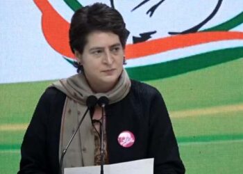 ایودھیا میں مندر کے نام پر ملک کے آستھا کو دھوکہ دیا گیا: پرینکا