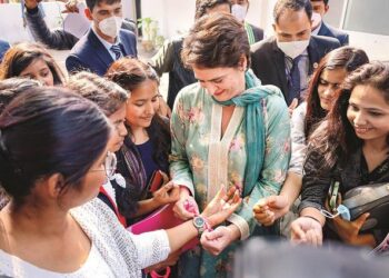 لکھنؤ میں دوڑ کی اجازت نہ ملنےپربھی خواتین کا جم غفیر پہنچا