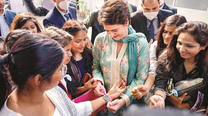 لکھنؤ میں دوڑ کی اجازت نہ ملنےپربھی خواتین کا جم غفیر پہنچا