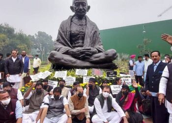 مہنگائی اور کسانوں پر اپوزیشن کا شدید احتجاج