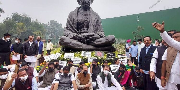 مہنگائی اور کسانوں پر اپوزیشن کا شدید احتجاج
