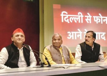 یوگی سرکار سماجوادی لیڈروں کے فون ٹیپ کروارہی ہے