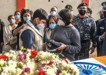 گروپ کیپٹن ورون سنگھ کی آخری رسومات فوجی اعزاز کے ساتھ ادا کی گئیں