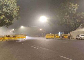 دہلی میں ویک اینڈ پر 55 گھنٹے کا کرفیو نافذ، ان اصولوں کو جان لیں، ورنہ مہنگا پڑ سکتا ہے!