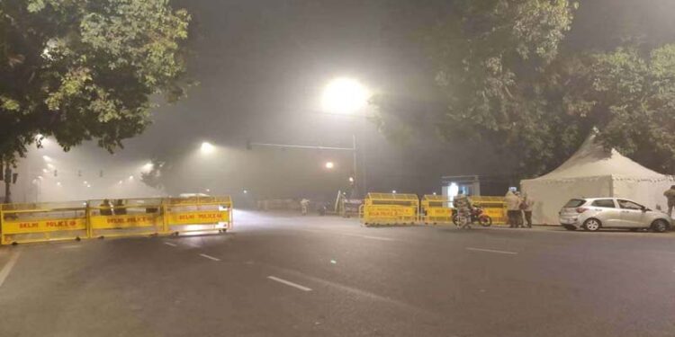 دہلی میں ویک اینڈ پر 55 گھنٹے کا کرفیو نافذ، ان اصولوں کو جان لیں، ورنہ مہنگا پڑ سکتا ہے!