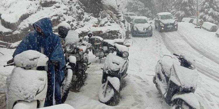 اتراکھنڈ میں بارش اور برفباری سے سردی میں اضافہ