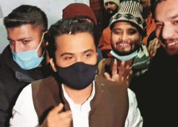 عبداللہ اعظم خان رہا ہوکر گھر پہنچے، حوصلے بلند، الیکشن لڑنے اورجیتنے کا عزم