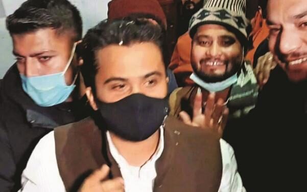 عبداللہ اعظم خان رہا ہوکر گھر پہنچے، حوصلے بلند، الیکشن لڑنے اورجیتنے کا عزم