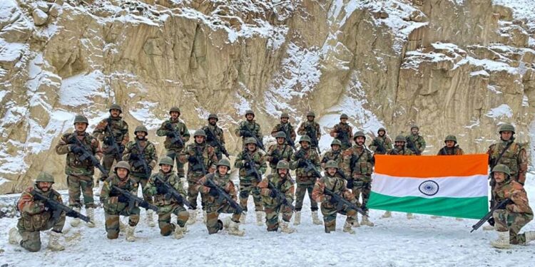 چین کو ہند کا جواب :وادی گلوان میں فوج نے لہرایاترنگا