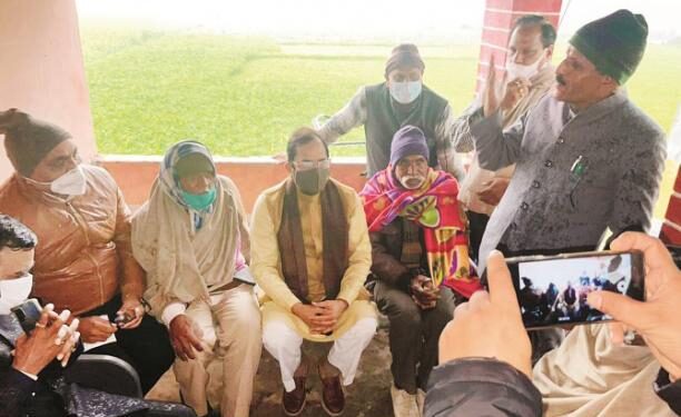 مختارعباس نقوی رامپور کے شنکر پور گاؤں پہنچے