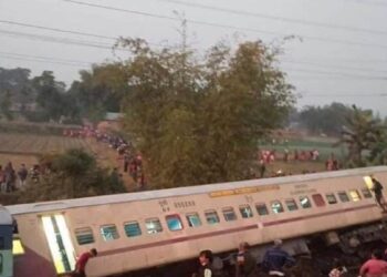 بنگال میں بیکانیر ایکسپریس کی 12 بوگیاں پٹری سے اتر گئیں‘5مسافر ہلاک‘ بچاو کام جاری
