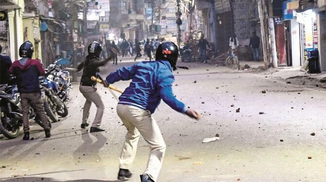 ریلوے امتحان میں بدانتظامی ، بہار کے طلبہ سڑکوں پر ،شدید احتجاج