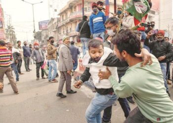 طلبہ کا بند کامیاب ، جگہ جگہ احتجا ج،زندگی مفلوج