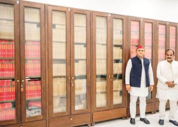 بی جےپی استعفوں سے پریشان، ایک اور وزیر مستعفی، موریہ کے نام وارنٹ