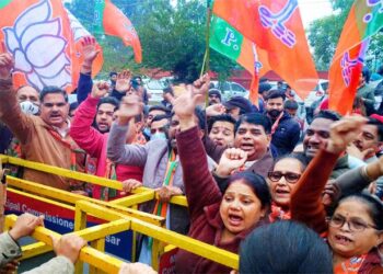 سپریم کورٹ مودی سرکار پر برہم، جانچ کی ذمہ داری خود سنبھالی