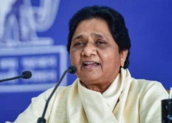 مایاوتی کا یوگی پر جوابی حملہ گورکھپور مٹھ کسی بڑے بنگلے سے کم نہیں