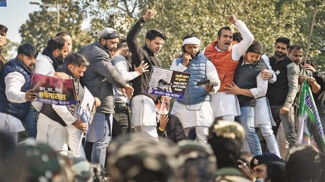 پیگاسس پر سنسنی خیز انکشاف، اپوزیشن حملہ آور