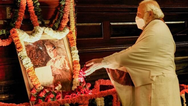 نیتاجی کے مجسمہ سے زیادہ اُن کے سیکولرنظریہ کا فروغ ضروری