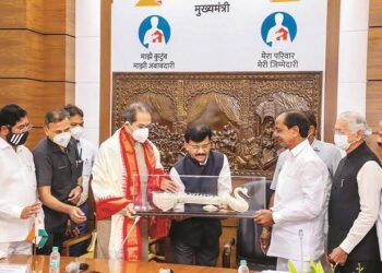 بی جےپی مخالف اتحاد کیلئےکے سی آر ممبئی پہنچے، اُدھو ٹھاکرے کے ساتھ میٹنگ